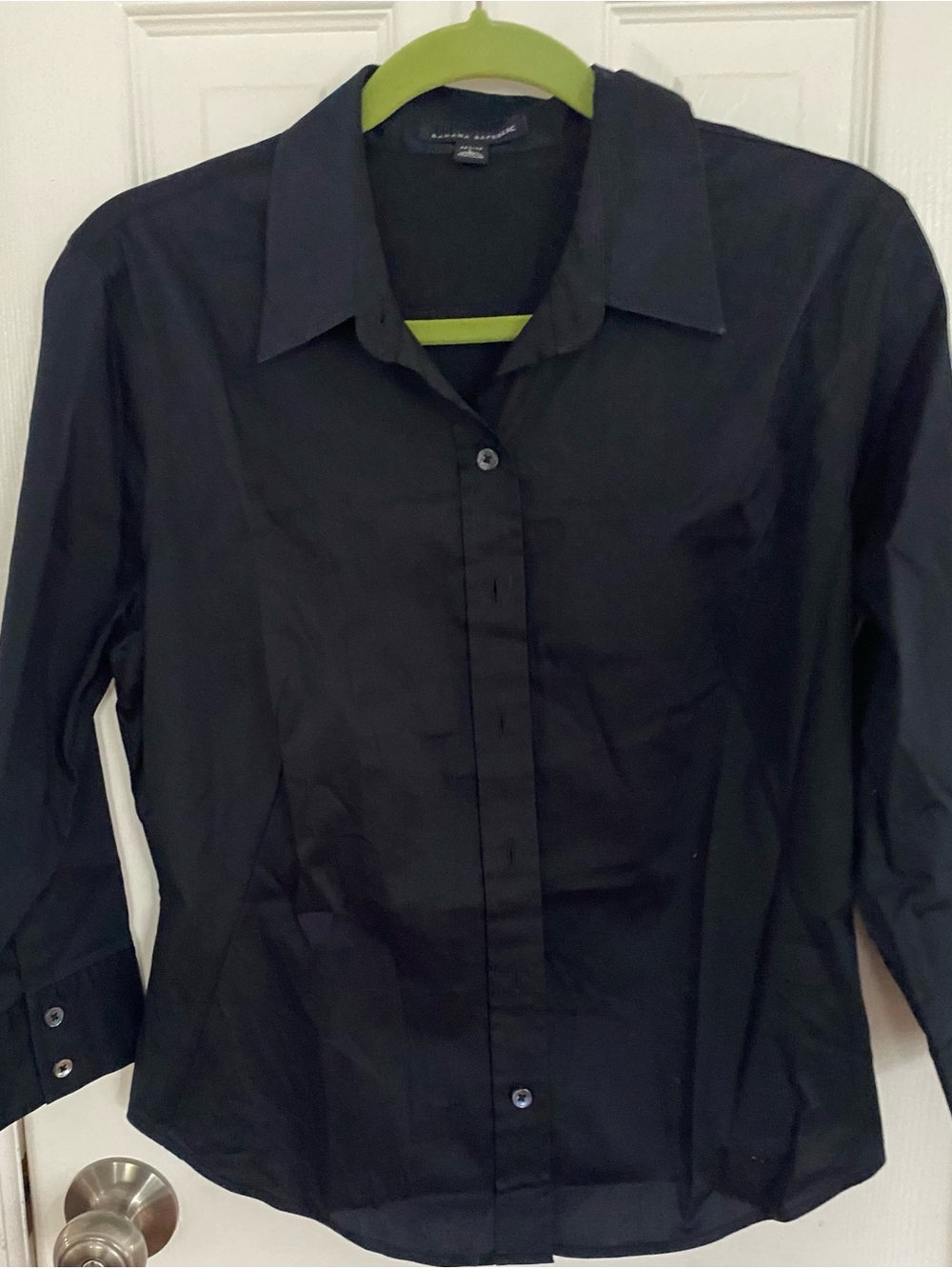 Banana Republic Woman’s Button-Up Shirt Petite Large.
